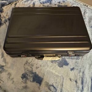 Invicta 18 Slot Watch Storage Case Hard Shell w/ Combination Lock